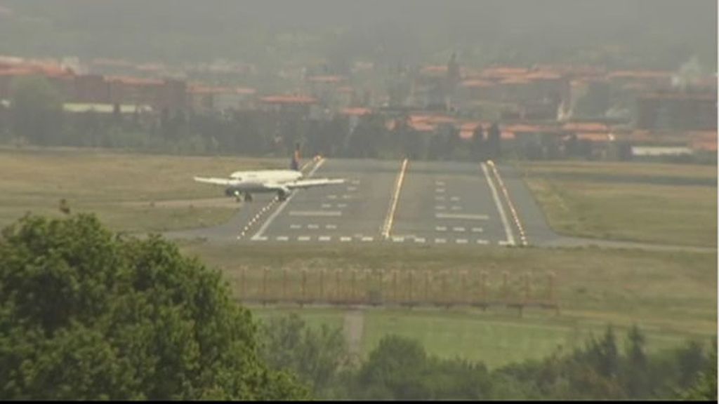 Tres drones hicieron peligrar el aterrizaje de un avión en Bilbao