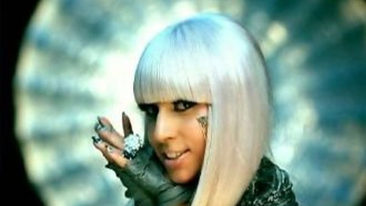 Lady Gaga, viola el copyright y sube a la red vídeos de los que no tiene derechos.