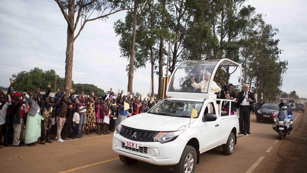 El Papa visita los santuarios anglicano y católico de los mártires de Uganda