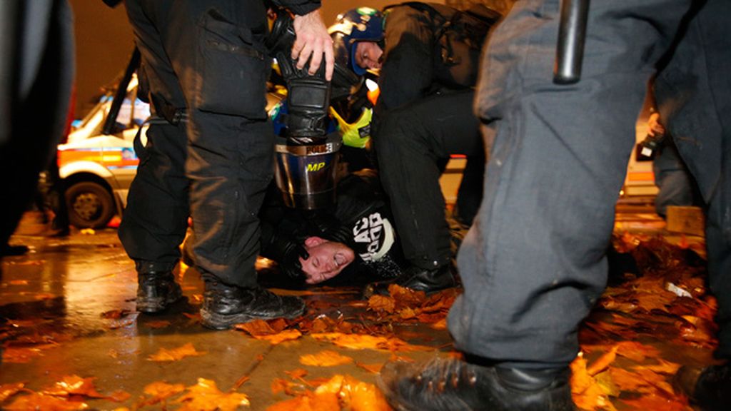Noche del millón de máscaras en Londres con 44 detenidos y 3 policías heridos