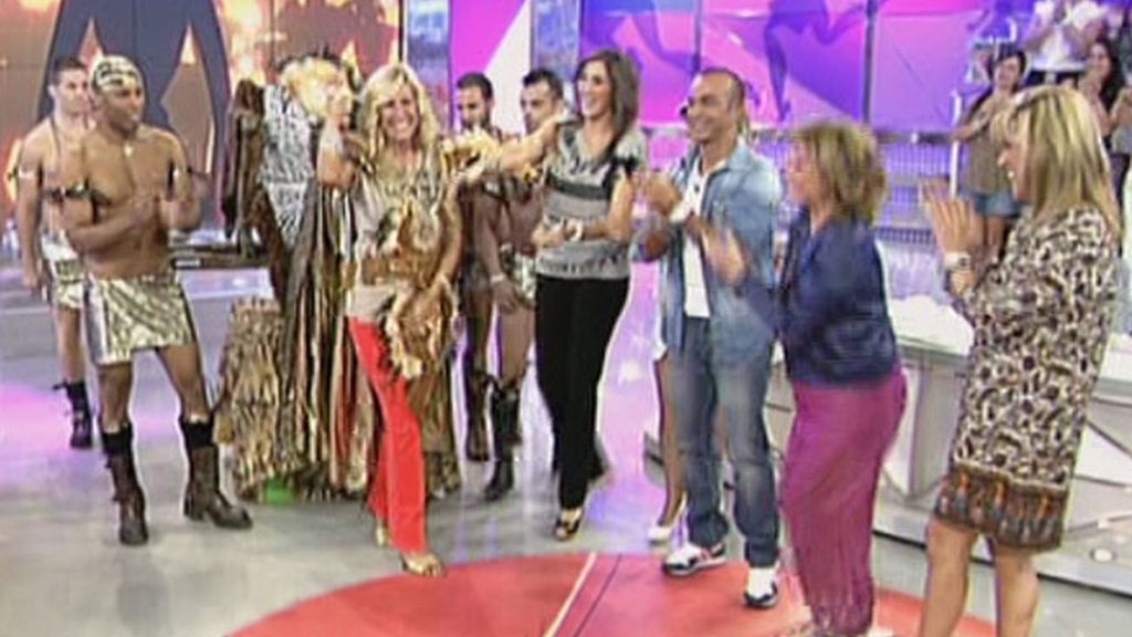 Sálvame se arrodilla ante Rosa Benito