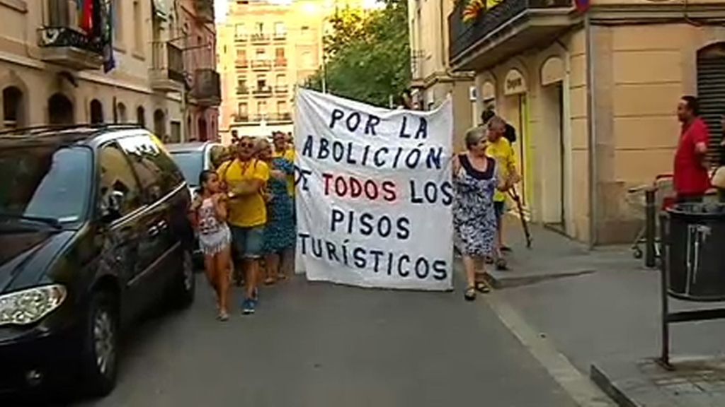 Los vecinos de la Barceloneta, contra el turismo incívico