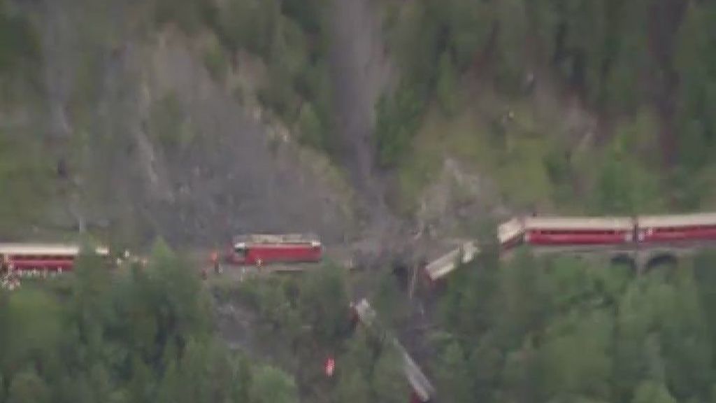 Cinco heridos graves al descarrilar un tren en los Alpes suizos