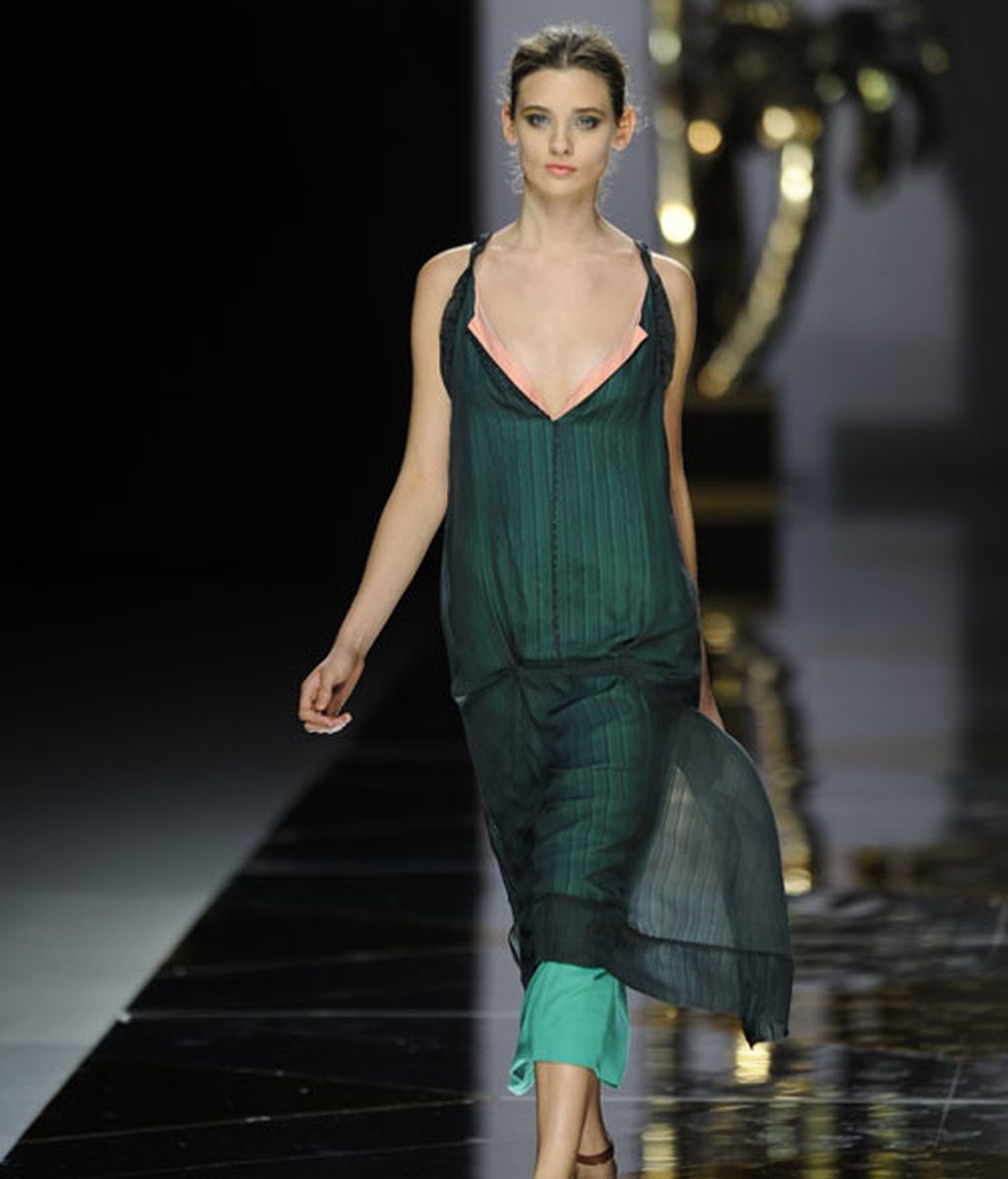 Colores vidriosos y sensualidad en la propuesta de Ailanto