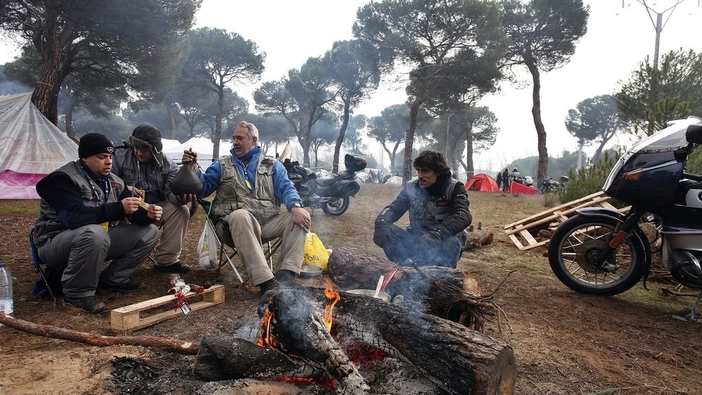 'Don Alberto y Medio' ofreciendo vino