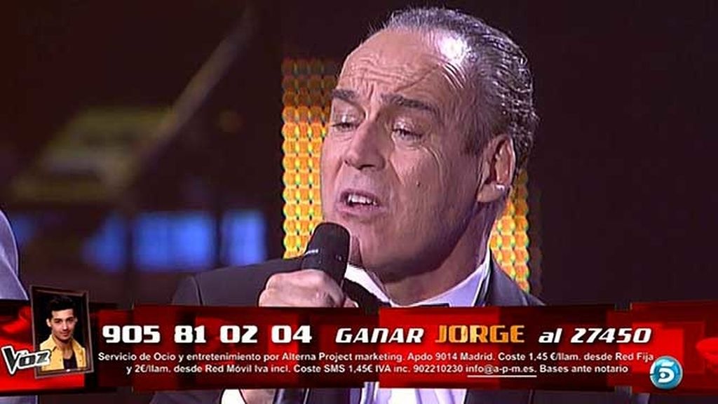 El artista malagueño ha tocado el piano durante la actuación