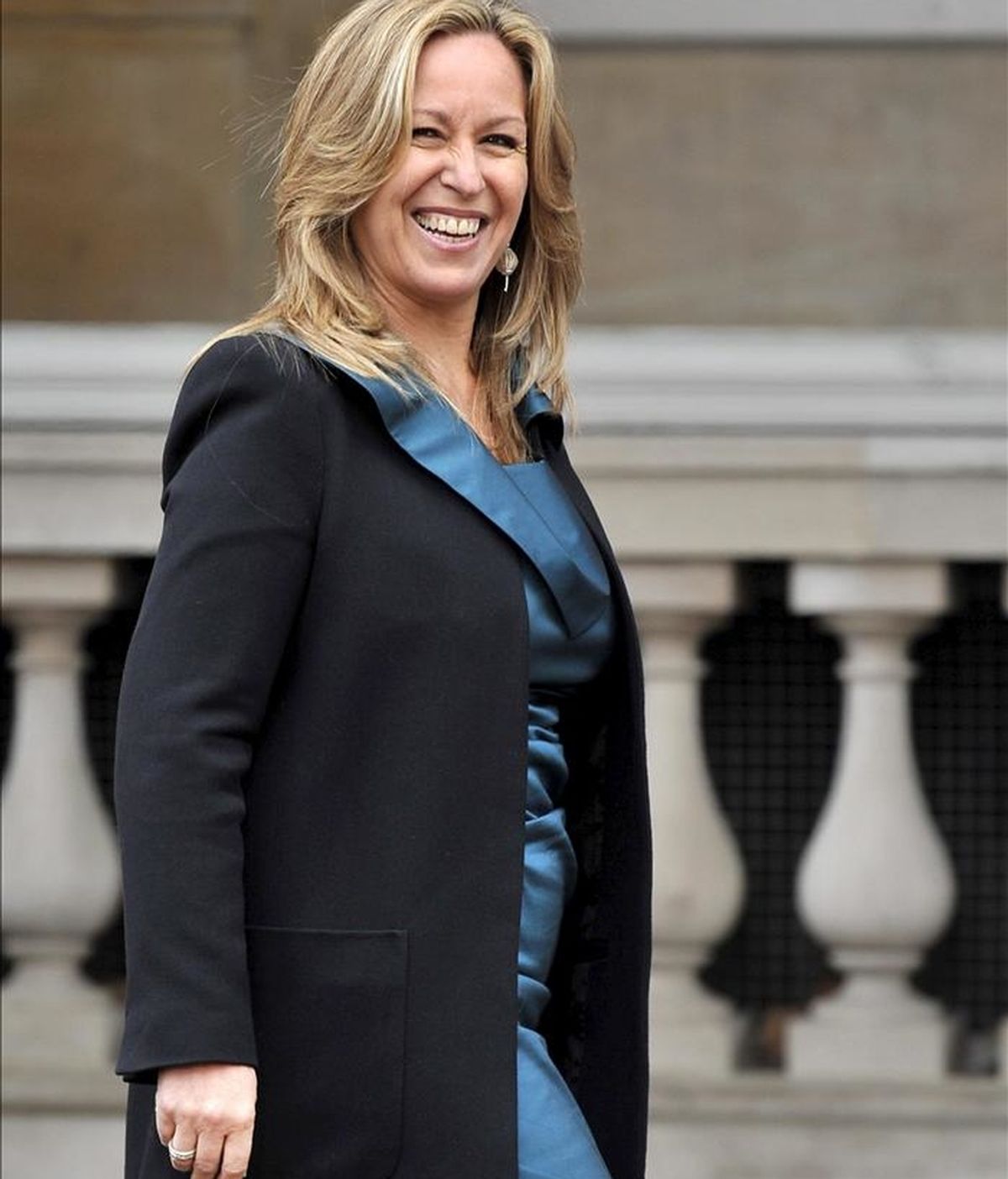 La ministra española de Asuntos Exteriores, Trinidad Jiménez, sonríe a su llegada a la Conferencia de Londres sobre Libia celebrada en Lancaster House, Londres (Reino Unido). EFE