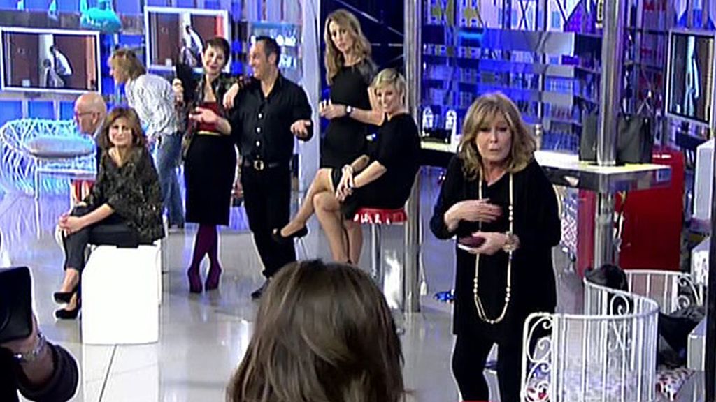 Tras saber que Mónica se había sometido al polígrafo, Mila simula un ataque de ansiedad