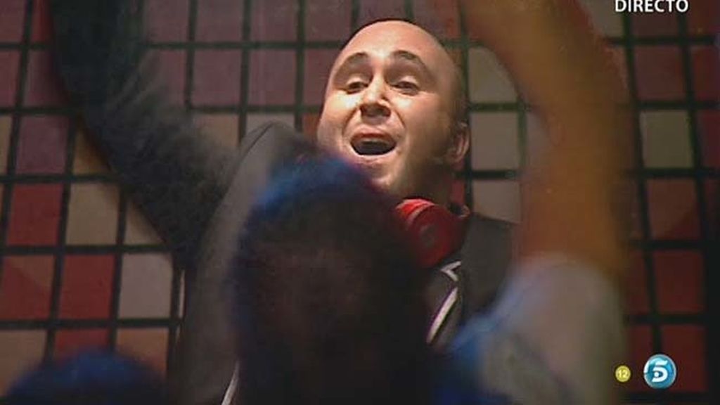 El hijo de Isabel Pantoja ha pinchado un tema inédito para los concursantes