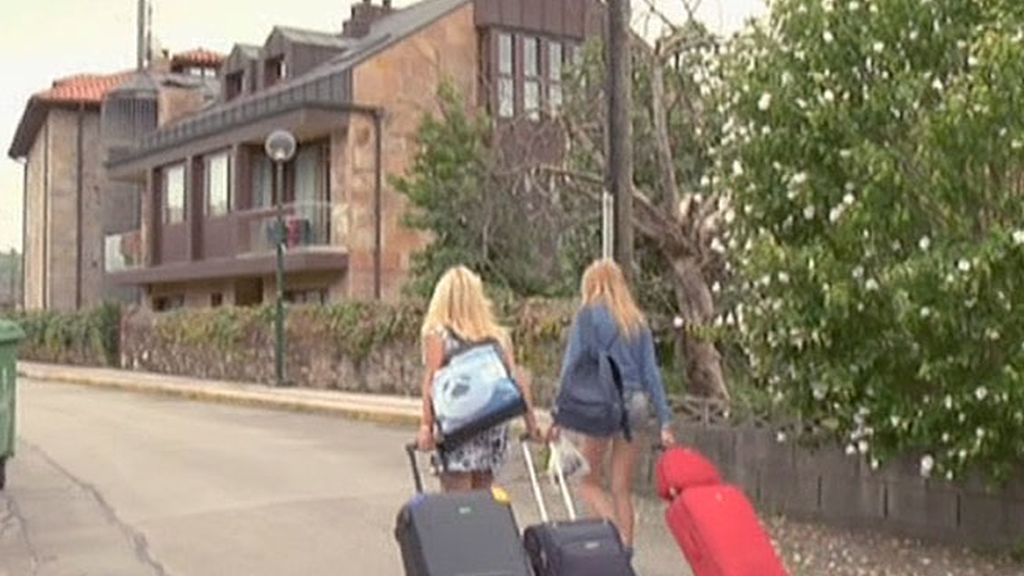 La convivencia de Jonathan con Rebeca y Elisabeth