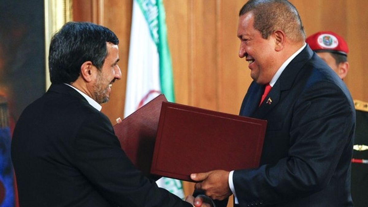 Hugo Chavez recibe a AhmadineyaD