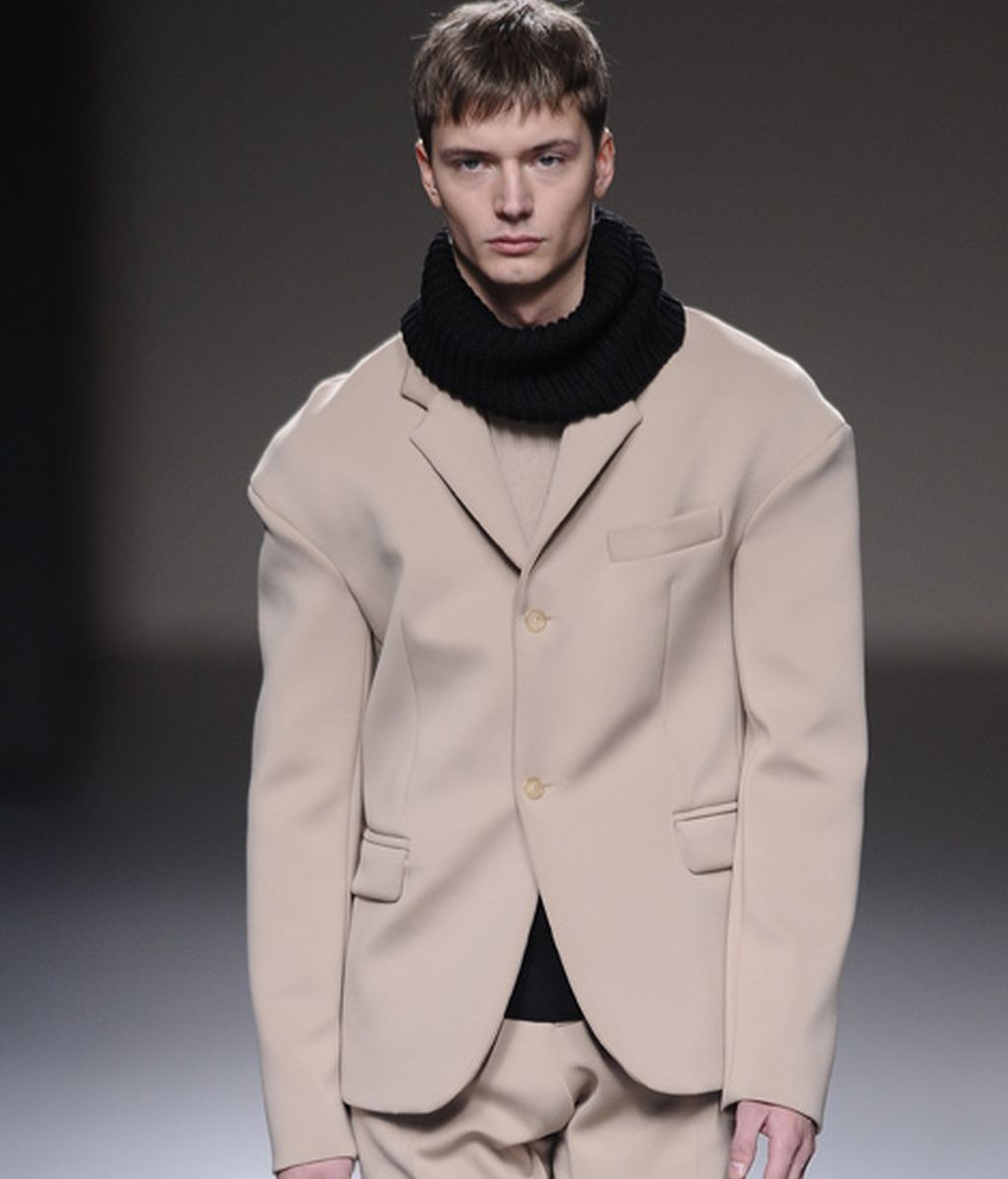 Volúmenes en faldas, vestidos y chaquetas