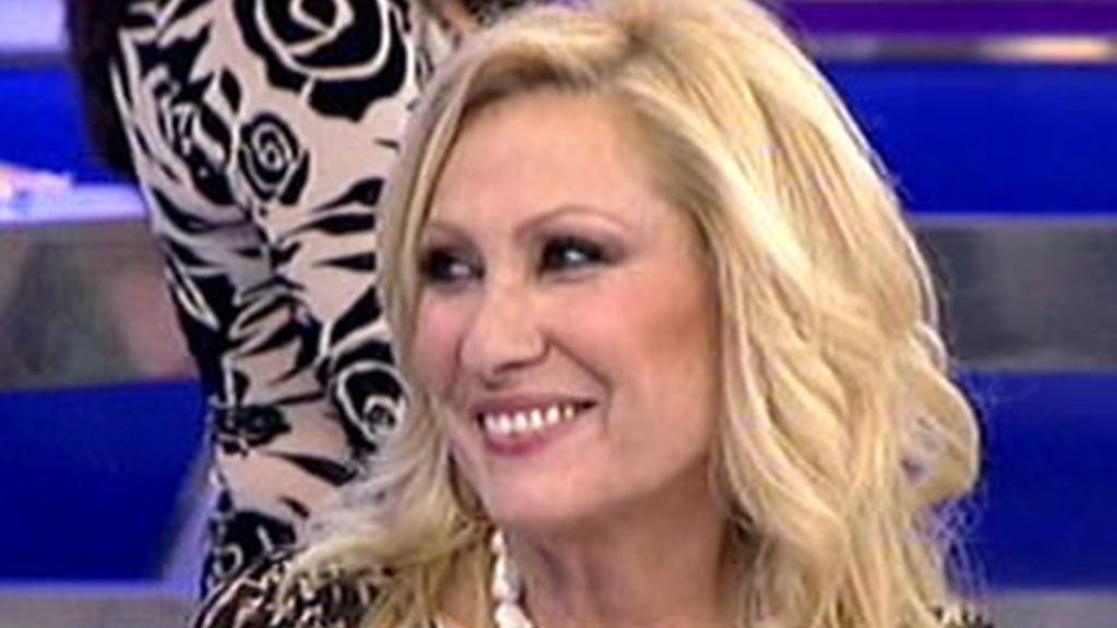 Se emociona al escuchar la canción con la que conoció a Amador