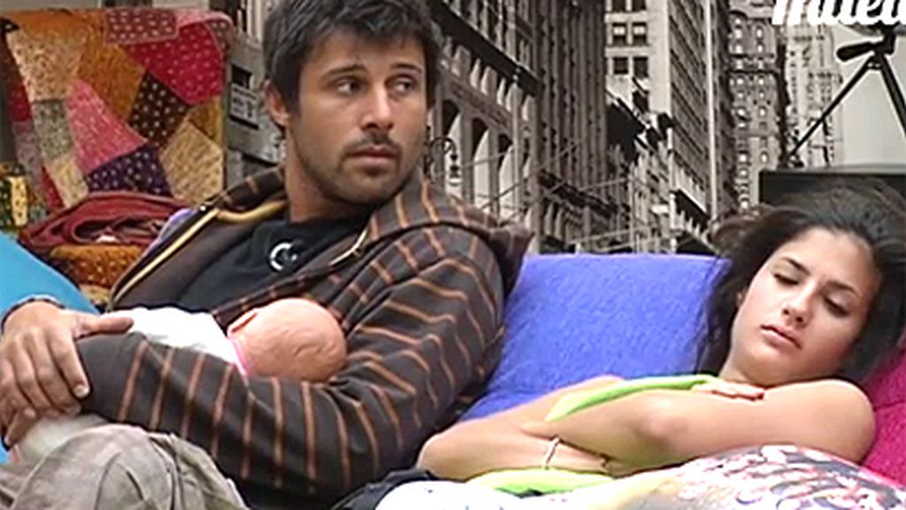 El bebé ha despertado a los concursantes muy temprano