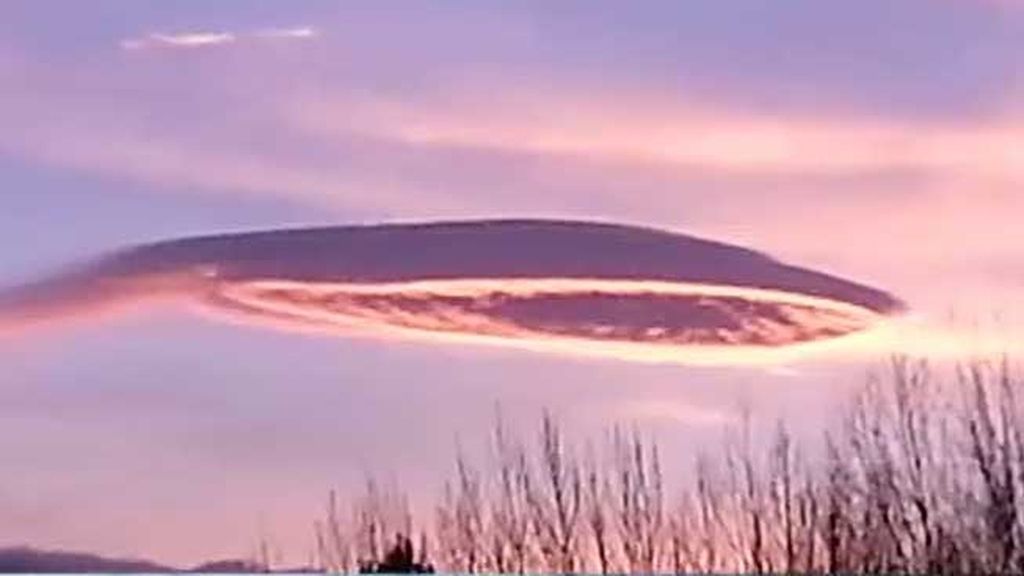 Nubes con forma de nave nodriza
