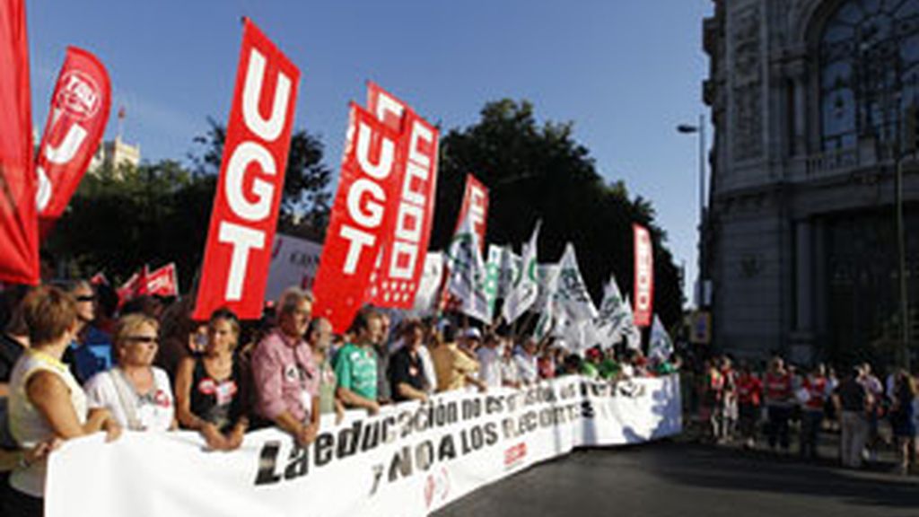 Decenas de miles de personas salen a la calle contra los "recortes" en ...