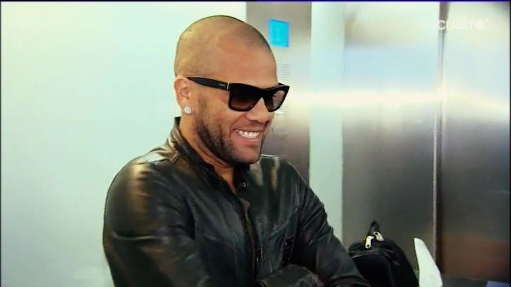 Dani Alves sigue sin renovar su contrato con el Barcelona: "Me quedan seis meses"
