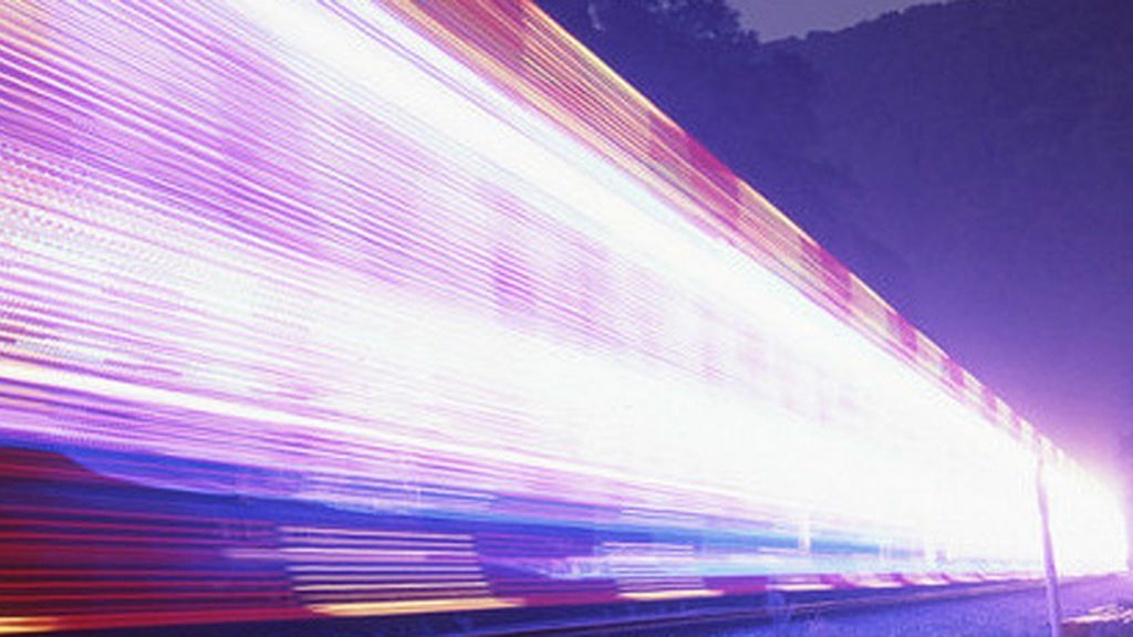 Haz de luz en las vías