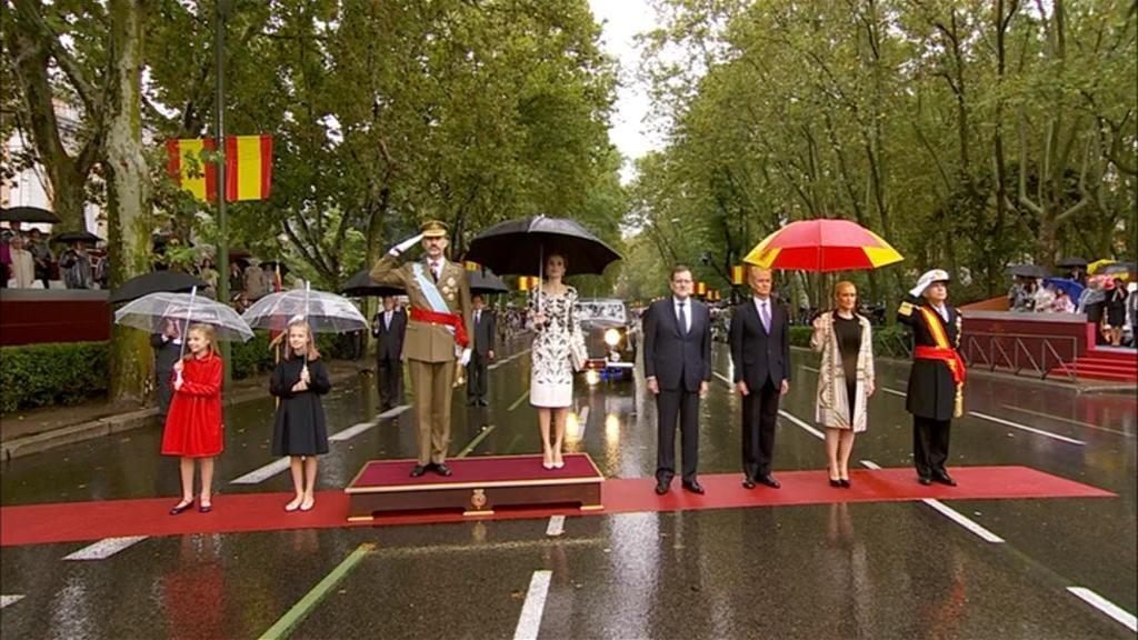 Los reyes, don Felipe y doña Letizia, llegan al desfile de la Fiesta Nacional