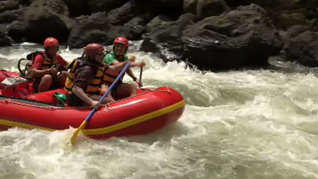 Santiago Segura se atreve con el rafting por el rio Maiting