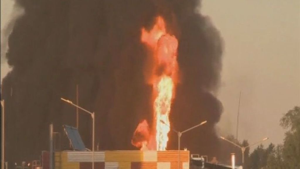 Varios bomberos mueren en una explosión en un depóstio de combustible en Ucrania