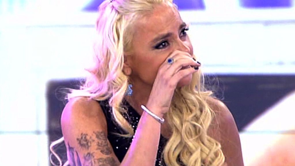 La presentadora se emociona
