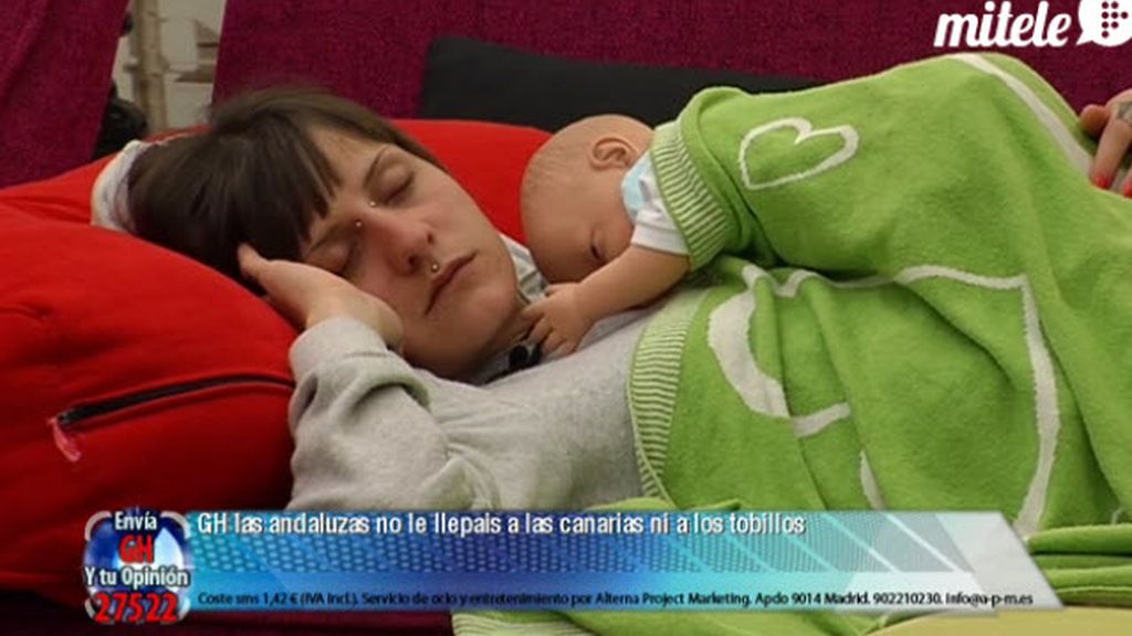 El bebé ha despertado a los concursantes muy temprano