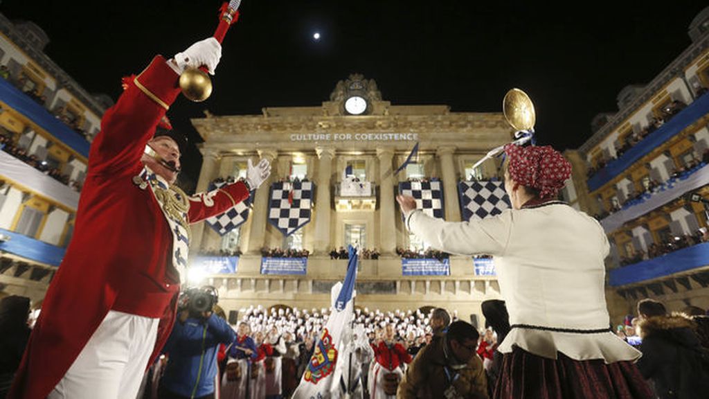 La tamborrada de San Sebastián anuncia la celebración de su día grande