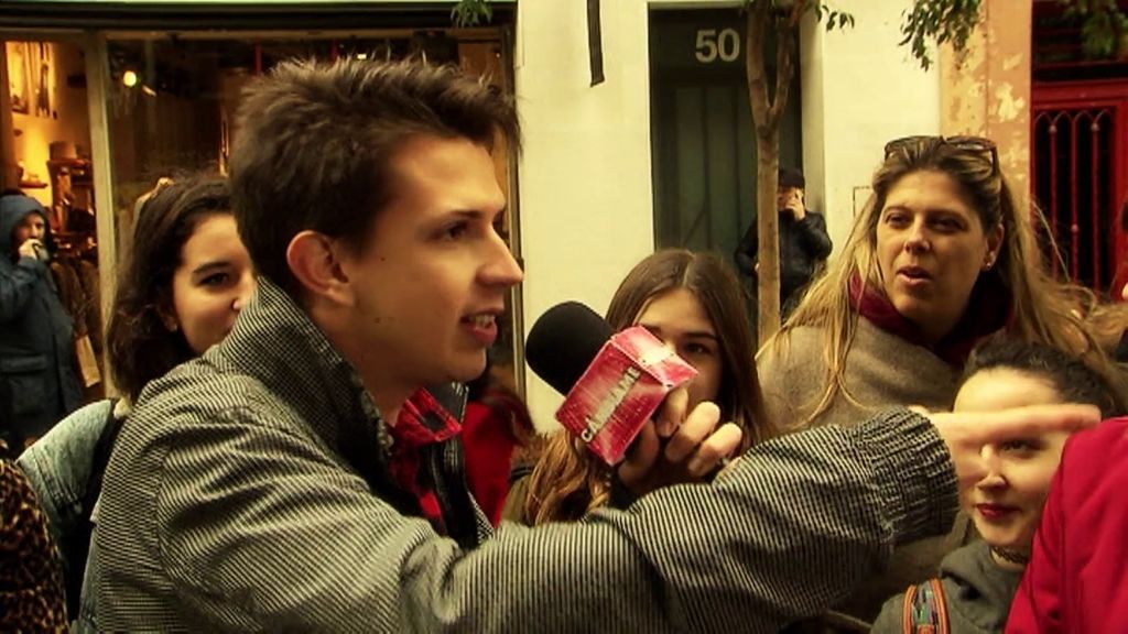 Natalia pone a FJ a rapear en la calle