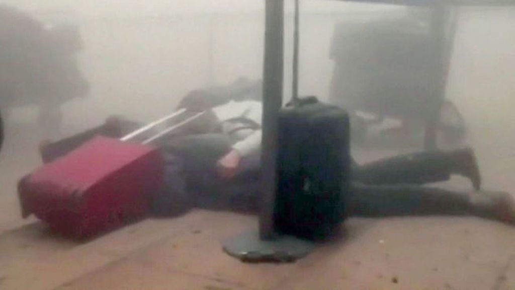 El escenario de la tragedia tras las explosiones en el aeropuerto de Bruselas