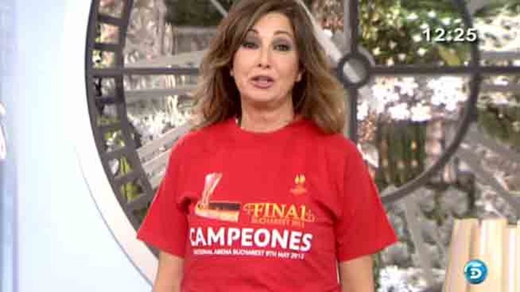Ana Rosa ha celebrado el triunfo con una camiseta conmemorativa