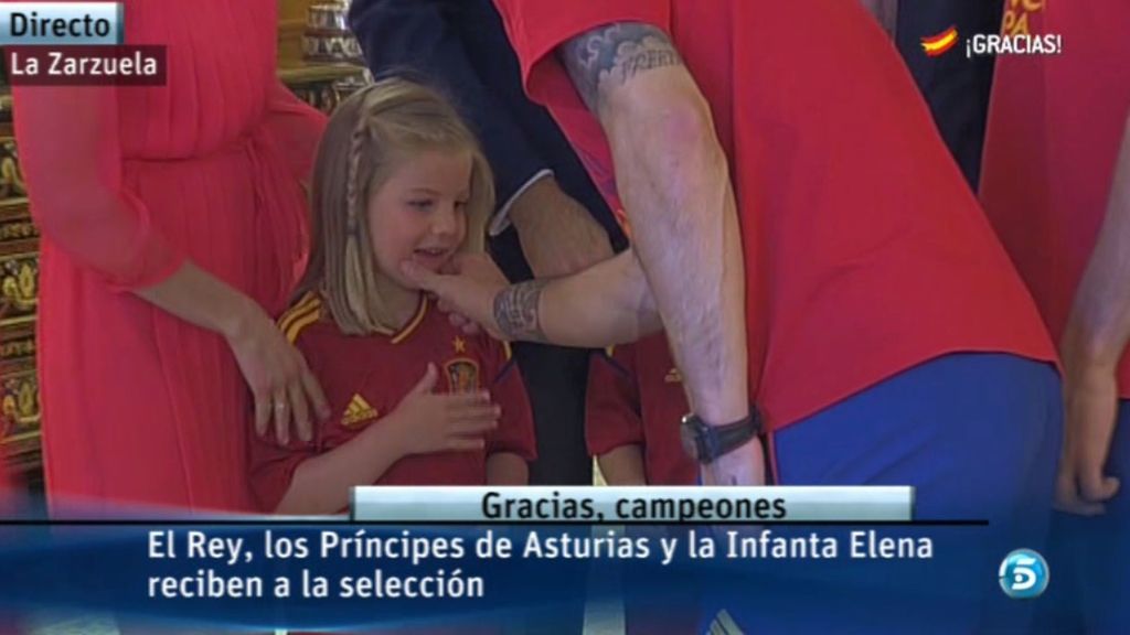 Las hijas de los Príncipes de Asturias disfrutan con La Roja