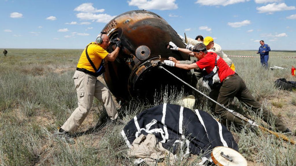 La Soyuz aterriza con éxito en Kazajistán