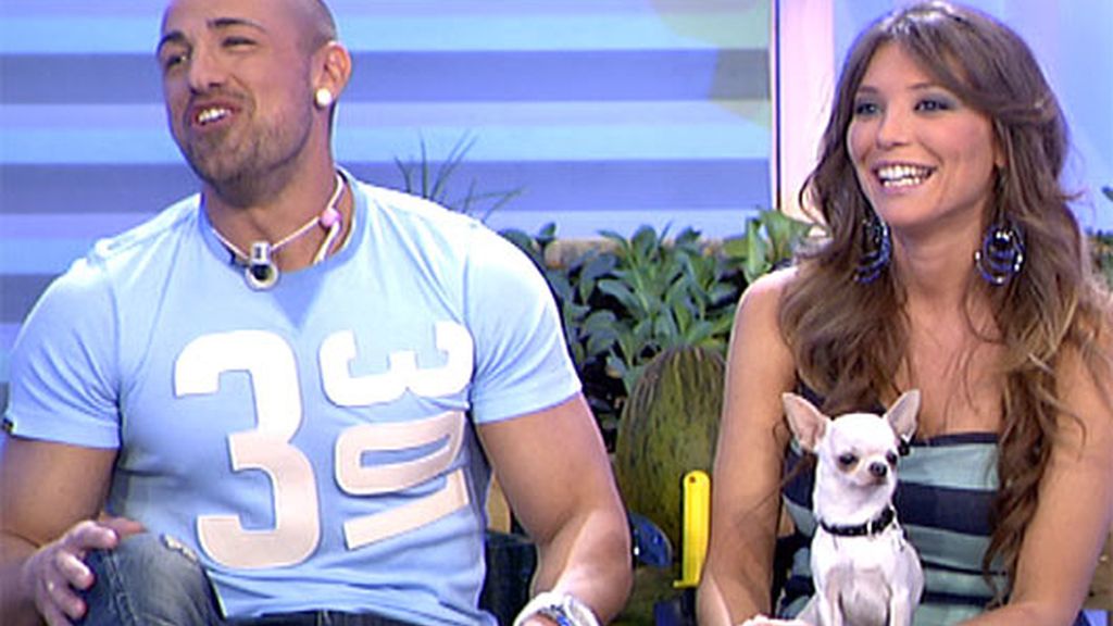 Rafa Mora, Raquel y un chihuahua
