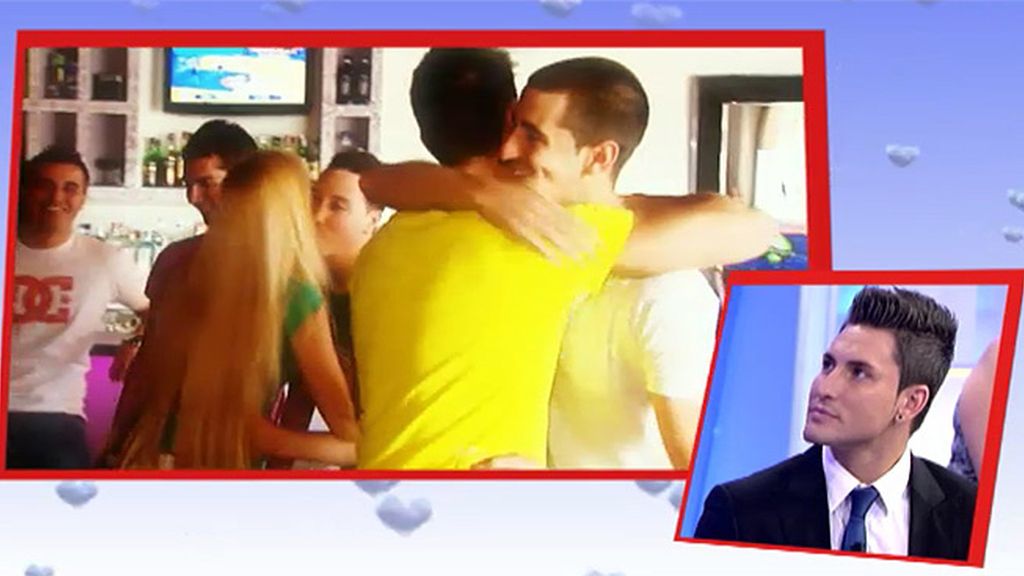 Ainhoa, una más entre los amigos de Erik