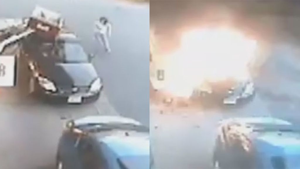 Una madre salva a sus hijos segundos antes de que su coche arda en una gasolinera