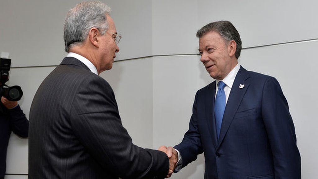 Uribe y Santos buscan allanar el camino de la paz en Colombia