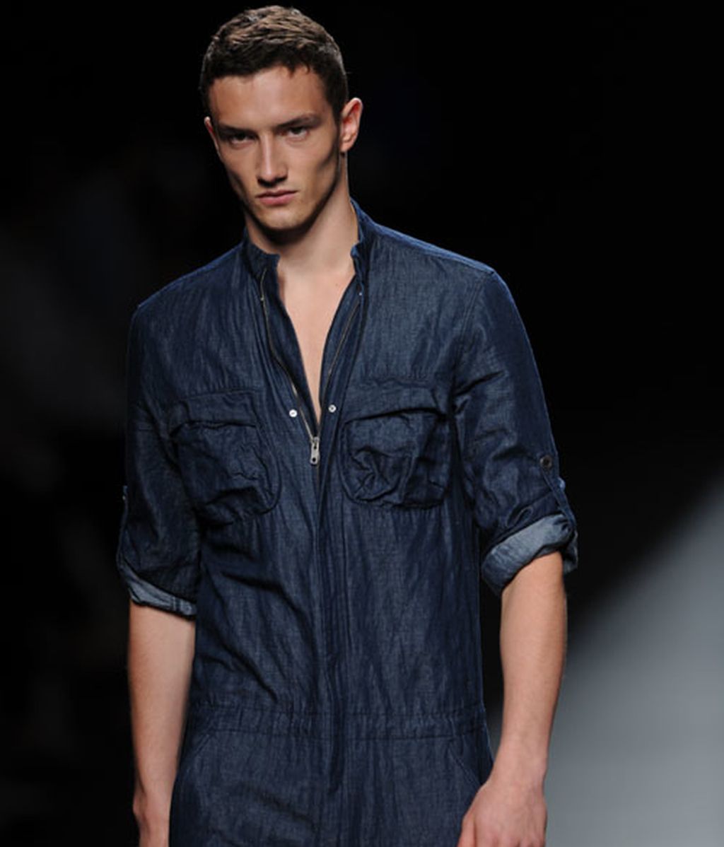 Vuelta a los 50 con Adolfo Domínguez