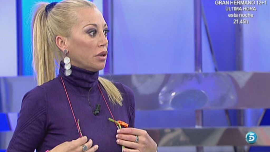 Fiel a su coquetería, Belén lleva las gafas conjuntadas con la ropa