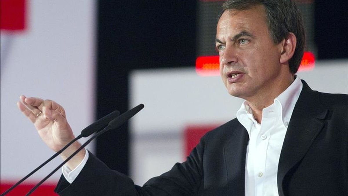 El presidente del Gobierno, José Luis Rodríguez Zapatero, durante su intervención en el acto electoral que los socialistas han celebrado esta tarde en la localidad mallorquina de Inca. EFE
