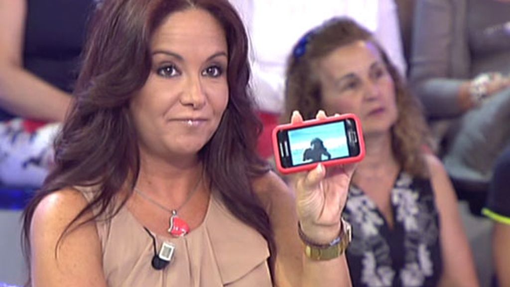 La madre de Aída, pillada en top-less