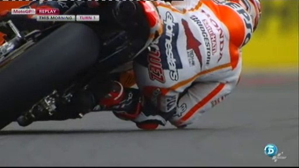 Márquez, caída y casi se 'come' a Lorenzo en el entrenamiento de Silverstone