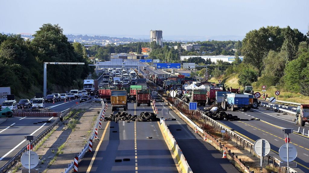 Los ganaderos franceses protestan por el bajo precio de sus productos en el mercado