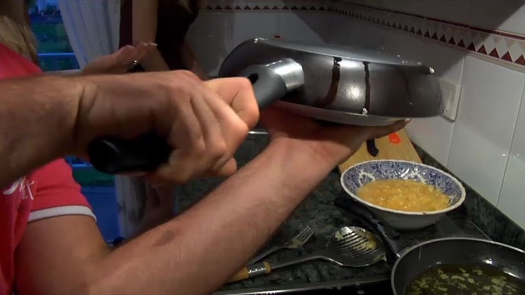 Jonathan aprende a dar la vuelta a la tortilla