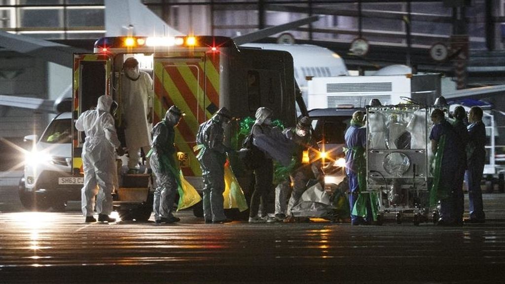 Trasladan a la británica enferma de ébola a un hospital de Londres