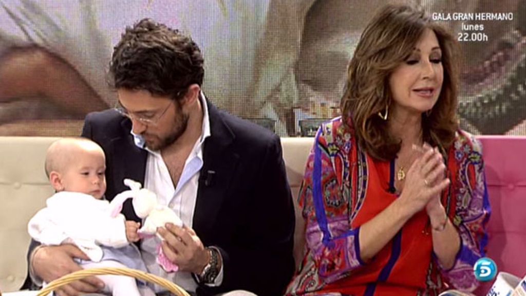 Nuria y Marta nacieron unidas por el abdomen y fueron separadas en Barcelona hace un mes