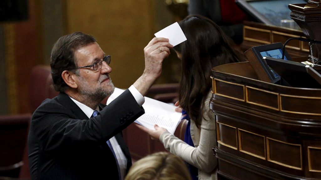 ¿Debe Mariano Rajoy dar un paso a un lado?
