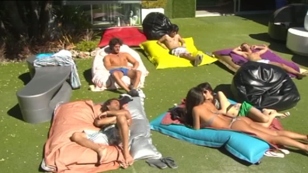 Esta chica no pude quedarse quieta