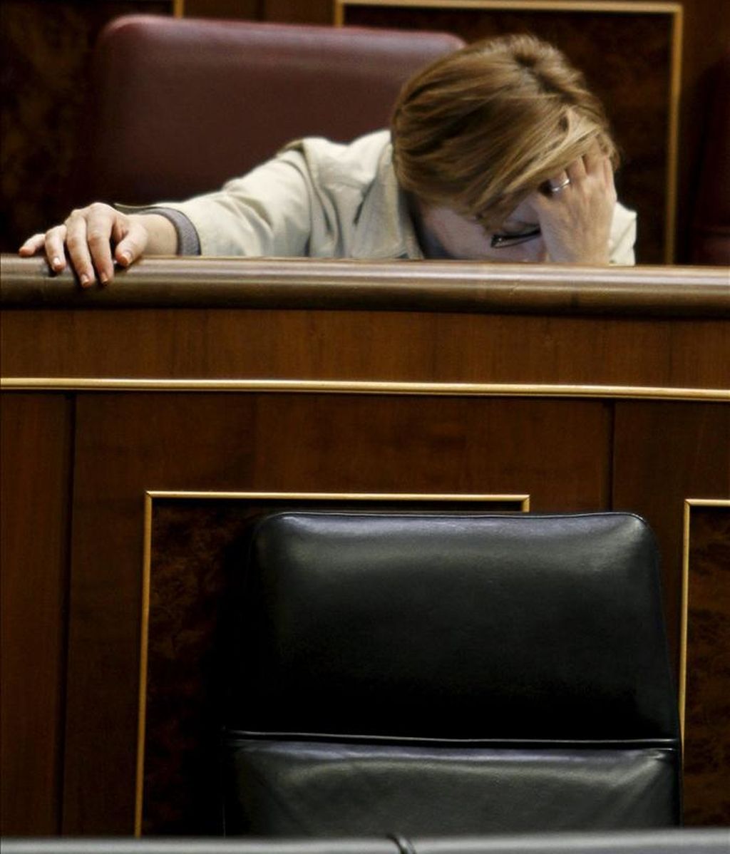 Vista del escaño del vicepresidente tercero y ministro de Política Territorial, Manuel Chaves, durante el debate una proposición no de ley del grupo popular por la que se reprueba al Vicepresidente, en el pleno que se celebra esta tarde en el Congreso. EFE Vista del escaño del vicepresidente tercero y ministro de Política Territorial, Manuel Chaves, durante el debate una proposición no de ley del grupo popular por la que se reprueba al Vicepresidente, en el pleno que se celebra esta tarde en el Congreso. EFE