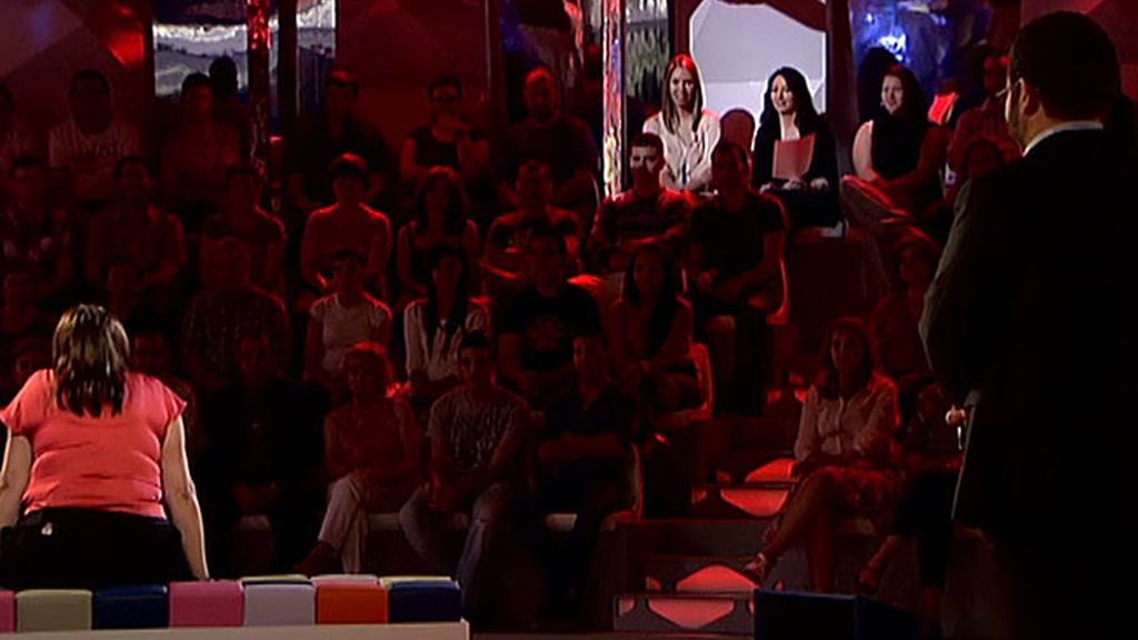 El cantante, conmovido con la historia de Marifé